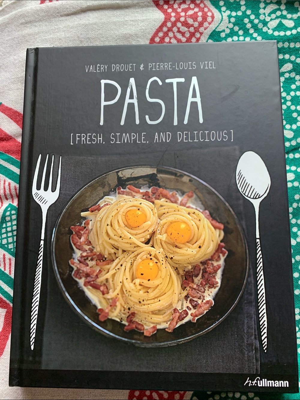 Pasta: Fresh, Simple, and Delicious Cookbook - Black - by